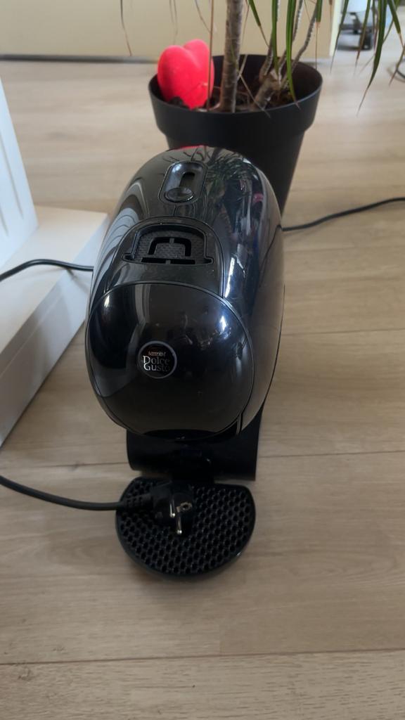 Dolce Gusto Neo Zwart, Witgoed en Apparatuur, Koffiezetapparaten, Zo goed als nieuw, Koffiepads en cups, Koffiemachine, Afneembaar waterreservoir