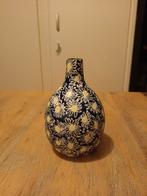 Blauw vaasje met bloemmotief van despots, Ophalen, Blauw, Aardewerk of Porselein, Zo goed als nieuw