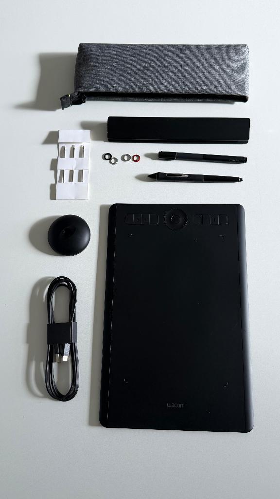 Wacom Intuos Pro Paper edition Medium - Tekentablet, Computers en Software, Tekentablets, Zo goed als nieuw, Draadloos, Multi-touch