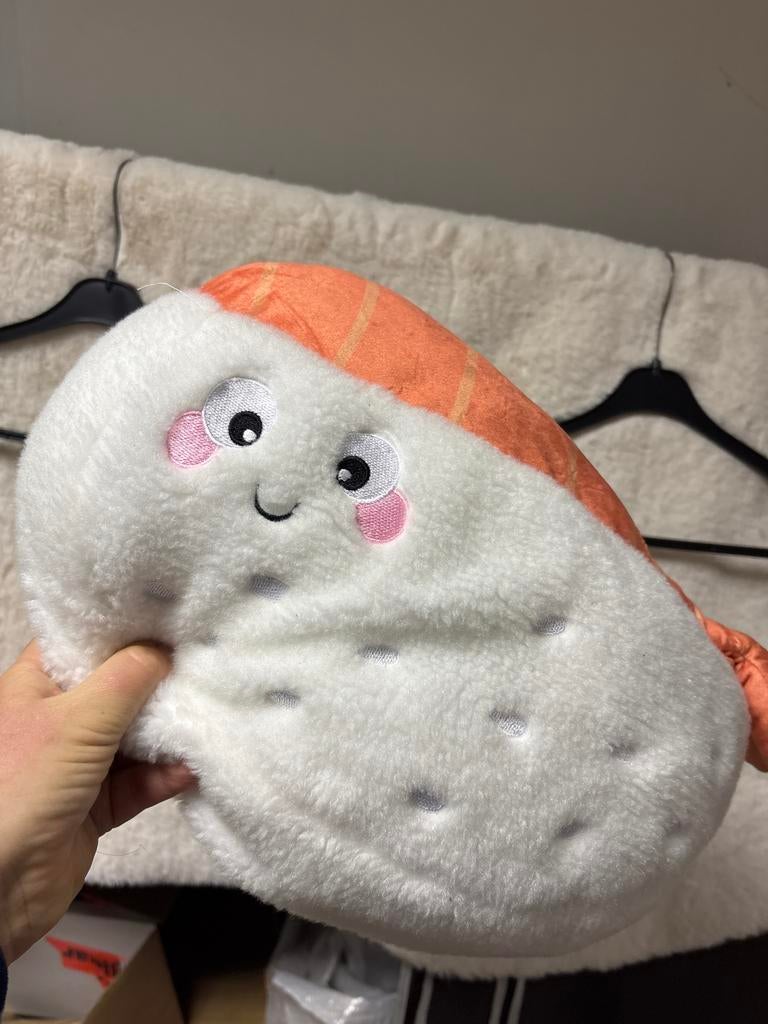 Leuke sushi knuffel - Zacht en schattig, Kinderen en Baby's, Speelgoed | Knuffels en Pluche, Ophalen of Verzenden, Zo goed als nieuw