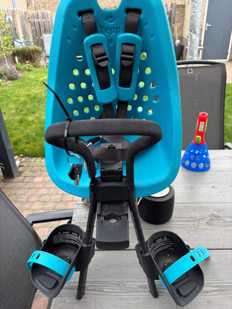 Thule Yepp 2 Mini Kinderzitje - Aegean Blue, Fietsen en Brommers, Fietsaccessoires | Fietsstoeltjes, Zo goed als nieuw, Voorzitje