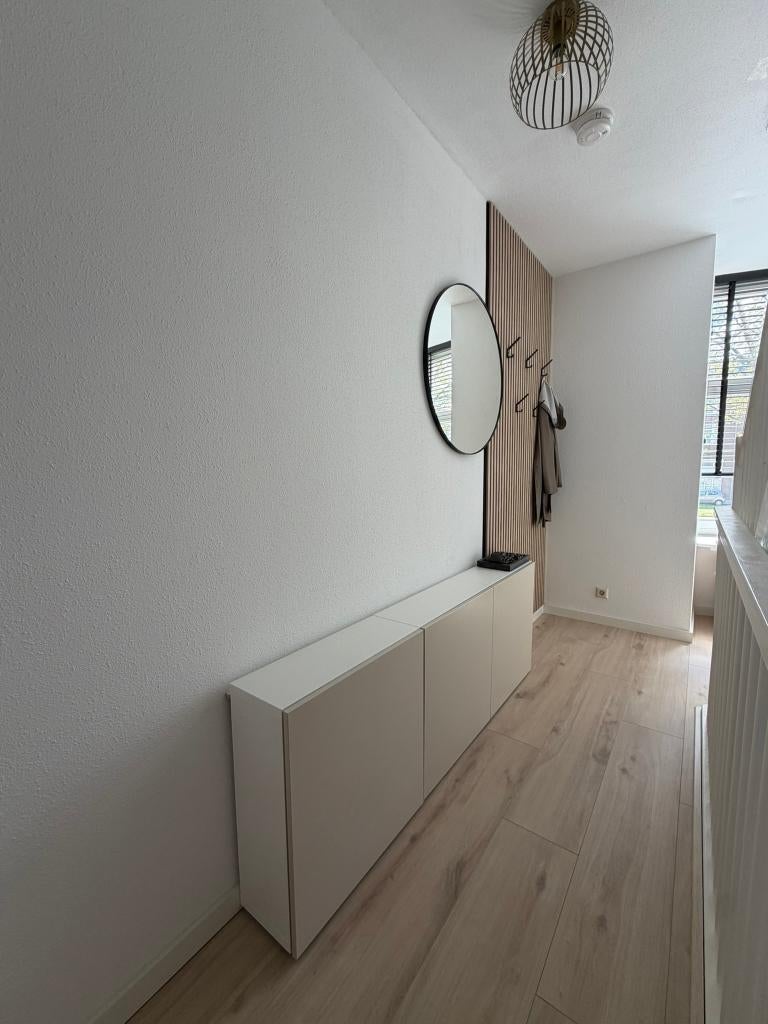 Ondiep Besta wandmeubel / 3x Besta kast met greige deurtje, Huis en Inrichting, Kasten | Wandmeubels, Zo goed als nieuw, Minder dan 100 cm