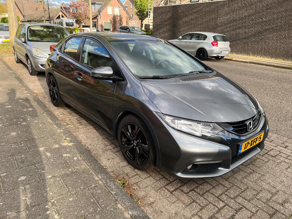 Honda Civic 1.8 I 5DR 2012 Grijs, Auto's, Honda, Voorwielaandrijving, 4 cilinders, Origineel Nederlands, Handgeschakeld