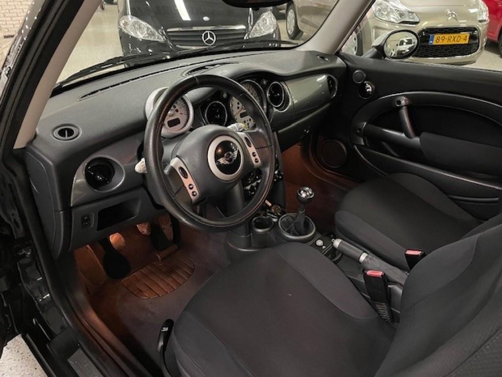 Mini COOPER 1.6 COOPER PEPPER / AIRCO / CRUISE / CV / ZWART, Auto's, Mini, Voorwielaandrijving, Gebruikt, Huisgarantie, 4 cilinders