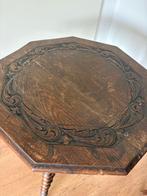 Antiek achthoekig bijzettafeltje met houtsnijwerk, Antiek en Kunst, Ophalen