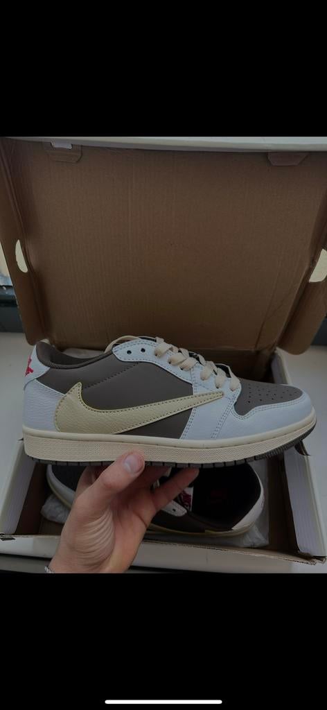 Nike Air Jordan Low Travis Scott Reverse Mocha Nieuw 36/42, Ophalen of Verzenden, Nieuw, Beige, Sneakers of Gympen