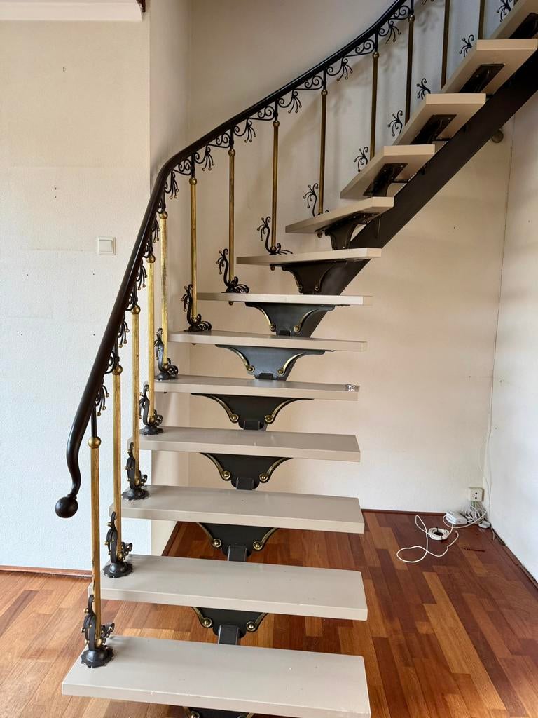 Stalen binnentrap met videbalustrade, Doe-het-zelf en Verbouw, Ladders en Trappen, Ophalen, Gebruikt, 2 tot 4 meter