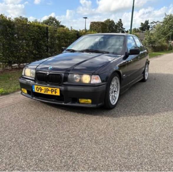 BMW E36 330I M54B30, Achterwielaandrijving, Zwart, Handgeschakeld, 115 pk