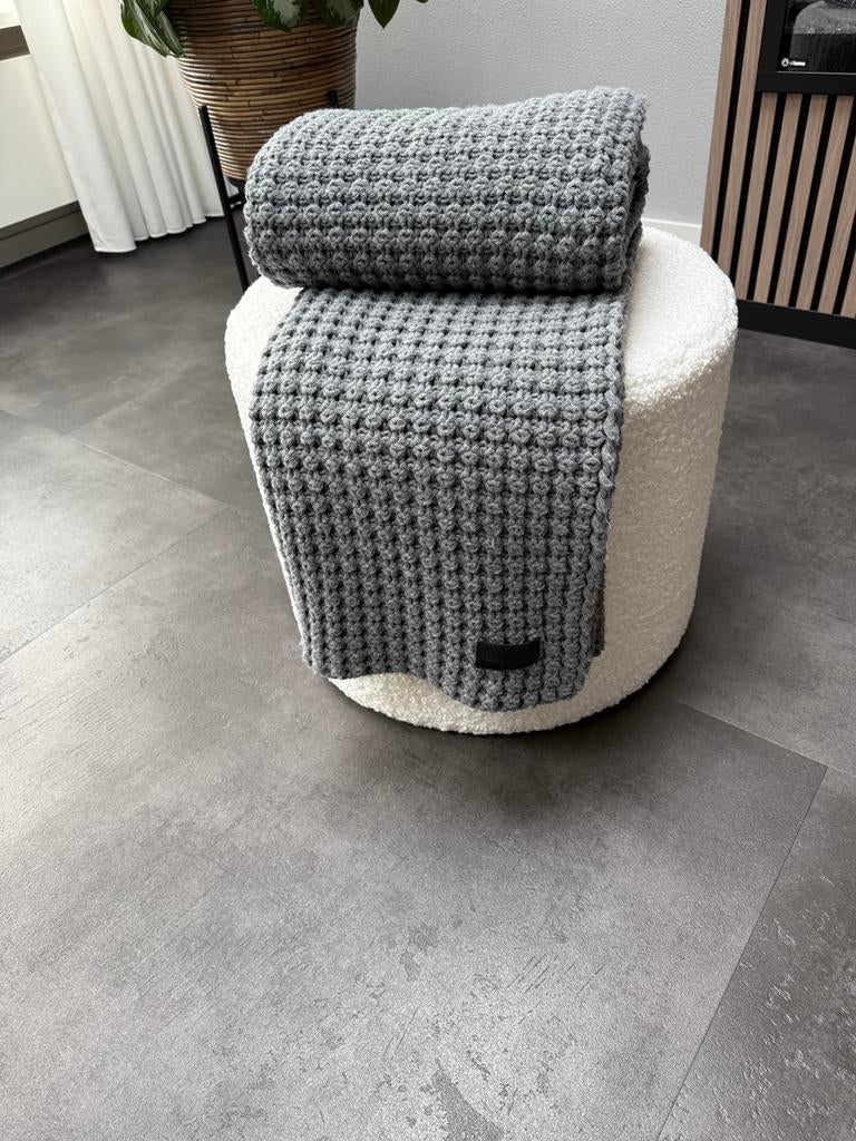 Poef wit met grijze deken, Ophalen, Rond, Zo goed als nieuw, Stof