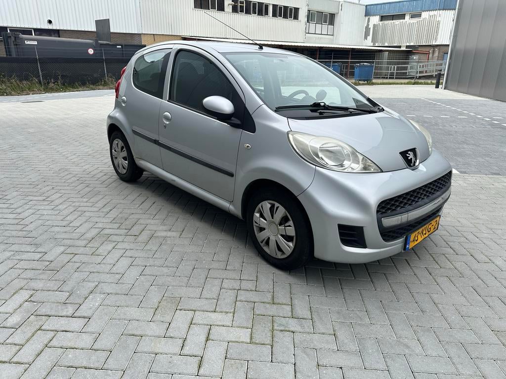 Peugeot 107 1.0 12V 5DR 2010 Grijs, Auto's, Voorwielaandrijving, 4 stoelen, 68 pk, Origineel Nederlands