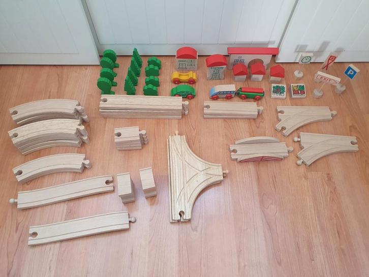 Eichhorn houten treinbaan met accessoires, Kinderen en Baby's, Speelgoed | Houten speelgoed, Zo goed als nieuw, Overige typen