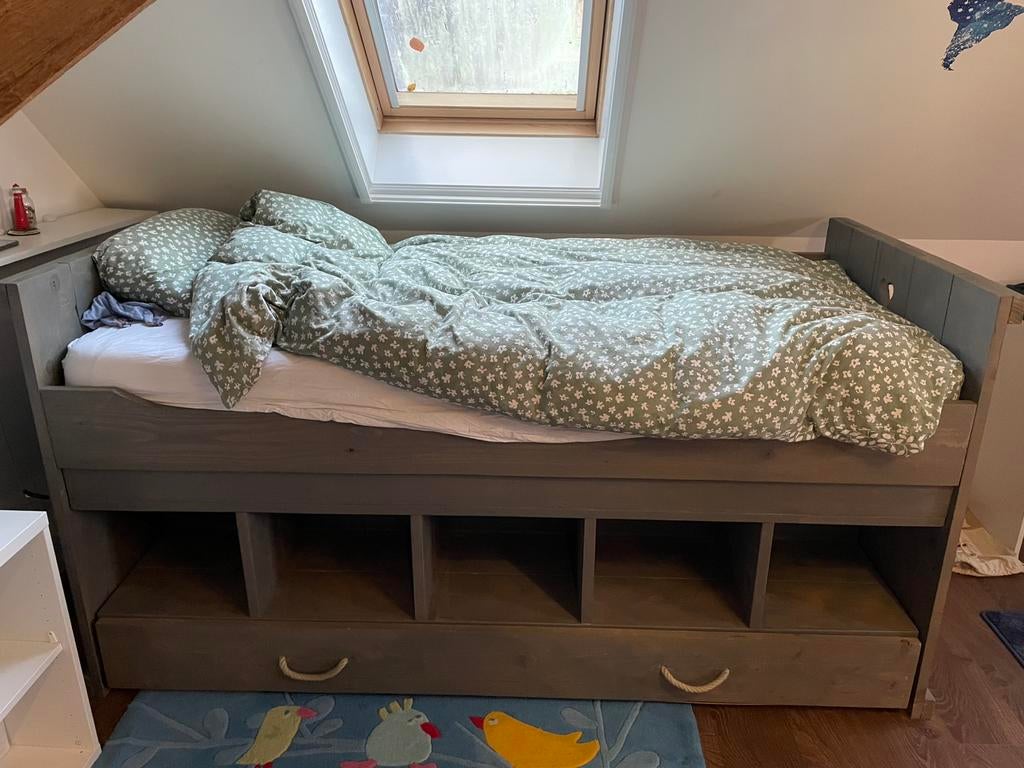 Rockwood kajuitbed steigerhout, Ophalen, 85 tot 100 cm, Zo goed als nieuw, Lattenbodem