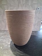 Te koop: Buiten bloempot taupe lichtgewicht., Kunststof, Rond, Zo goed als nieuw, Balkon