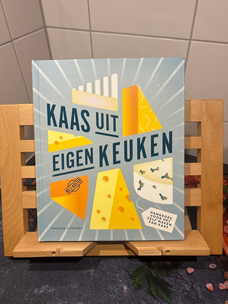 Kaas uit Eigen Keuken - Handboek voor zelf kaas maken, Ophalen of Verzenden, Zo goed als nieuw, Europa, Overige typen