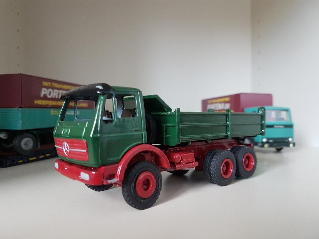 Mercedes kipper, Hobby en Vrije tijd, Modelauto's | 1:50, Ophalen of Verzenden, Zo goed als nieuw, Bus of Vrachtwagen, Conrad