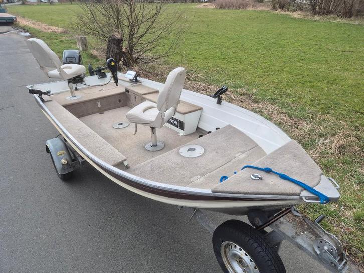 Sylvan aluminium visboot, trailer, 15 pk Mercury, Minn Kota, Watersport en Boten, Vis- en Consoleboten, Gebruikt, 10 tot 30 pk