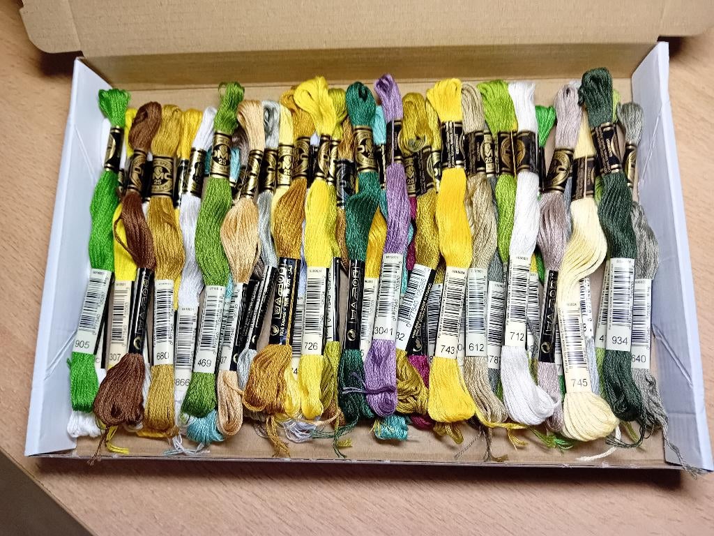 40 verschillende strengen DMC Mouline borduurgaren (03)., Hobby en Vrije tijd, Borduren en Borduurmachines, Verzenden, Nieuw, Handborduren