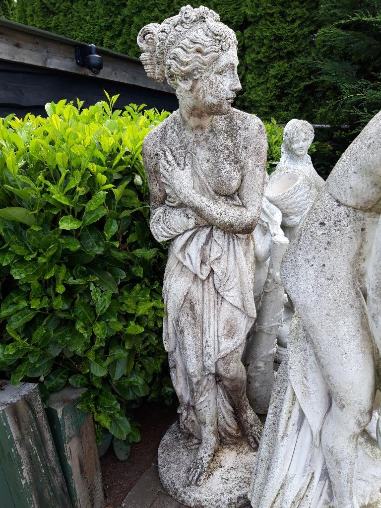 OPRUIMING tuinbeelden;  Badende vrouw, Tuin en Terras, Tuinbeelden, Ophalen