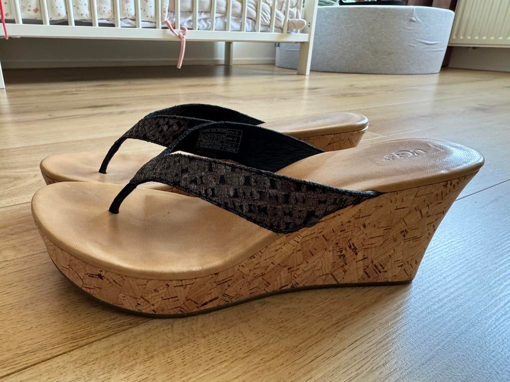 UGG 41 Size, Ophalen of Verzenden, Zo goed als nieuw, Beige