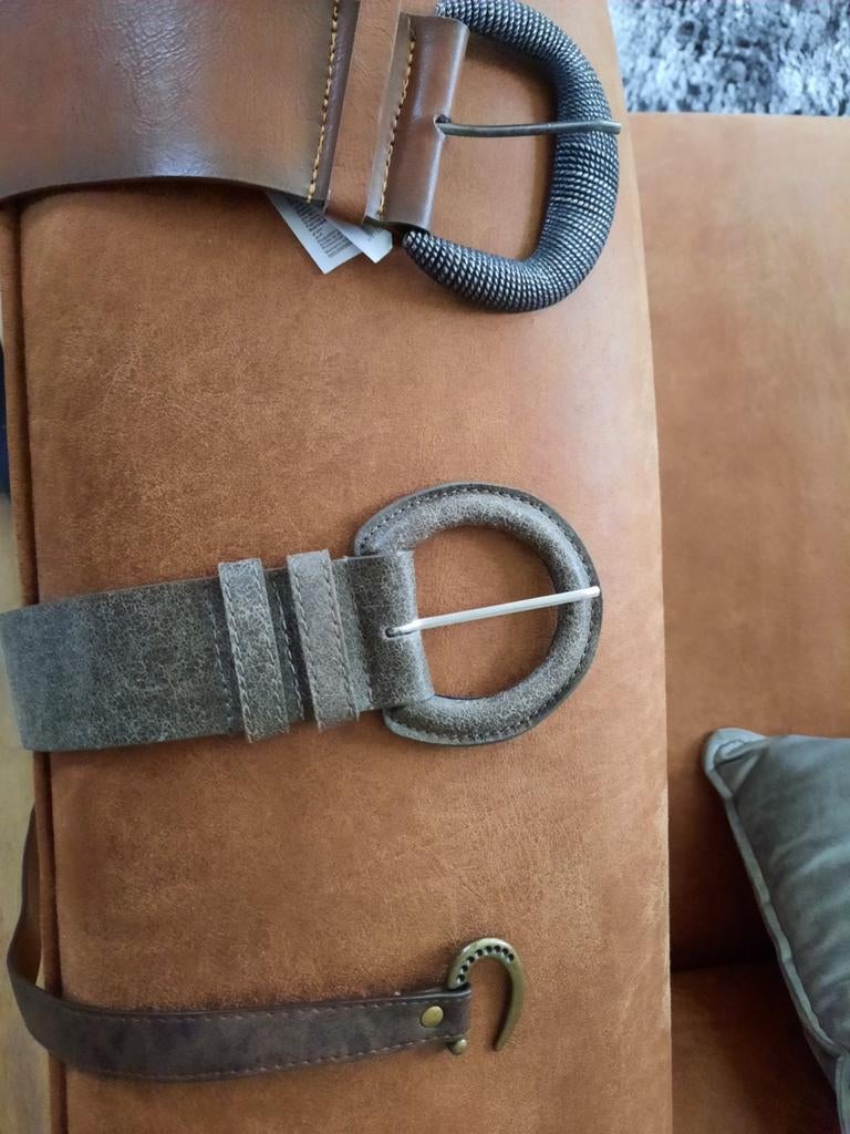 3x Damesriem ceintuur NIEUW
VasteTotaalprijs 22 euro, Kleding | Dames, Riemen en Ceinturen, Ophalen of Verzenden, Nieuw, Zwart