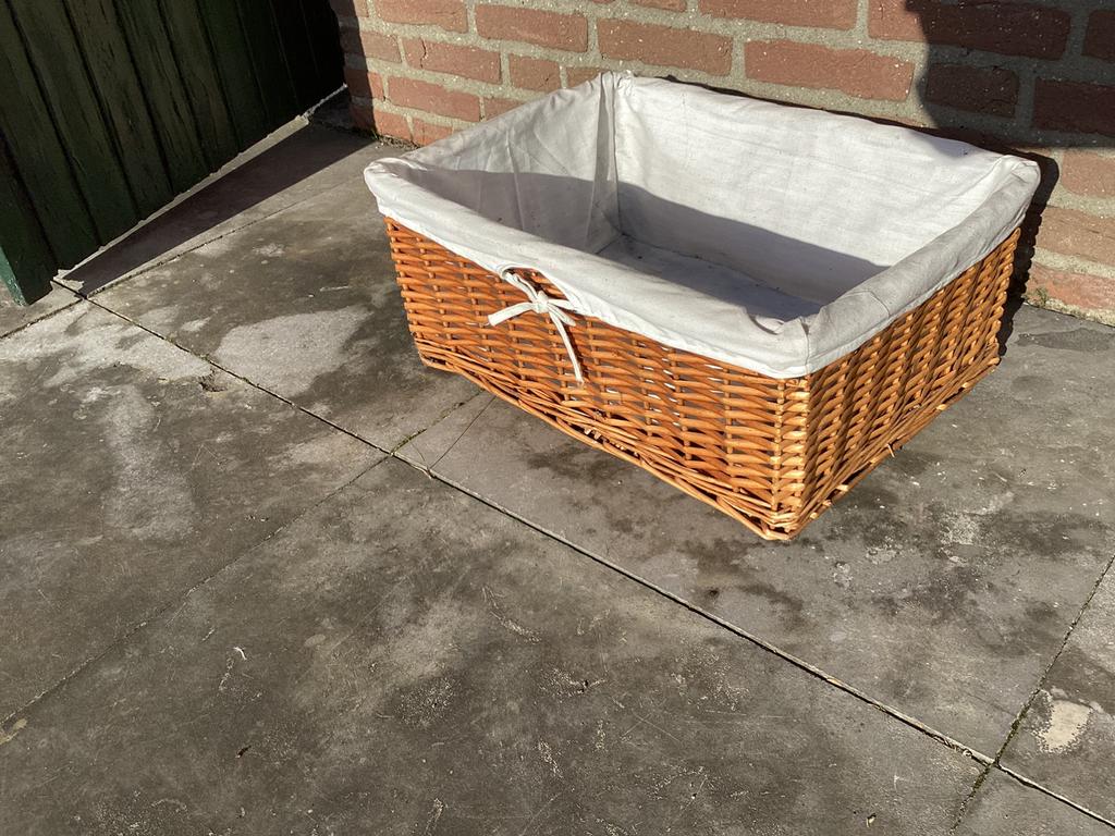 Rieten manden,schalen,bloempotten, Huis en Inrichting, Ophalen of Verzenden, Zo goed als nieuw, Vierkant, Riet