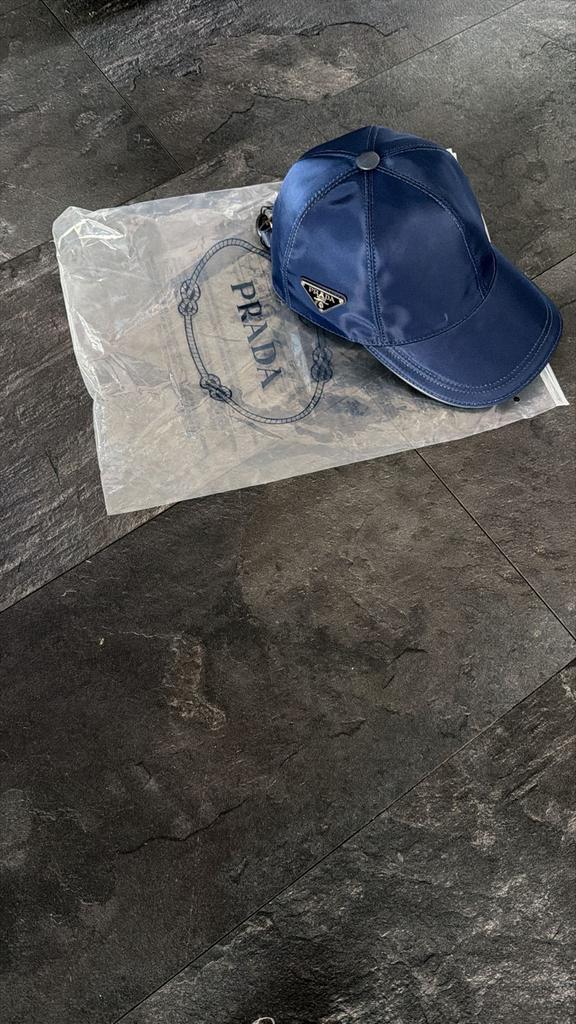 Gloednieuwe Prada pet - Donkerblauw, Ophalen of Verzenden, Nieuw, One size fits all, Pet