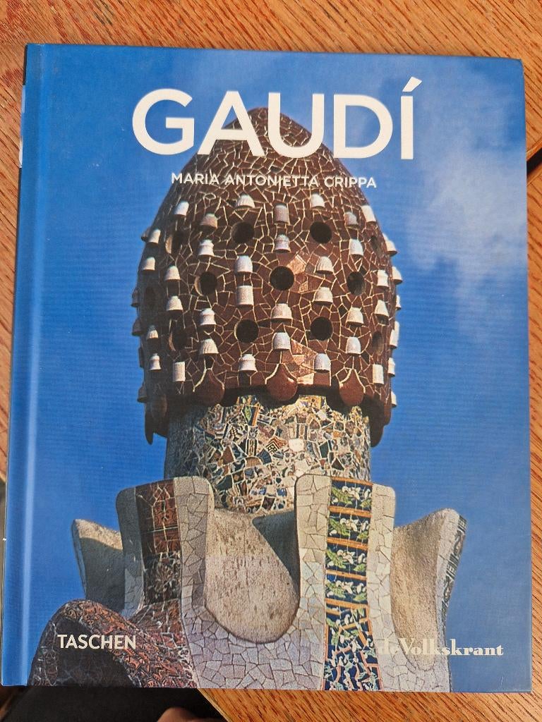Gaudí boek Volkskrant - Crippa, M.A. Crippa, Architecten, Ophalen of Verzenden, Zo goed als nieuw