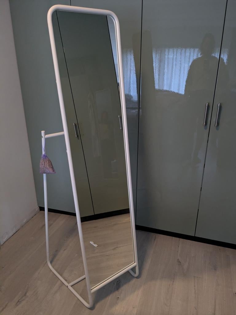 IKEA VIGGJA staande spiegel met kledingrek, wit, Ophalen, Minder dan 50 cm, Zo goed als nieuw, 150 tot 200 cm