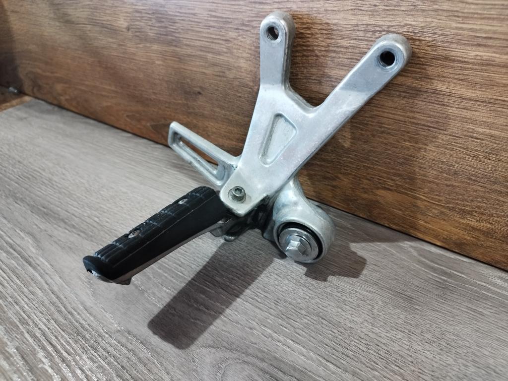 Yamaha FZR 1000 R  duo voetsteun rechts, Motoren, Onderdelen | Yamaha, Niet ingevuld, Gebruikt, Niet ingevuld, Ophalen of Verzenden