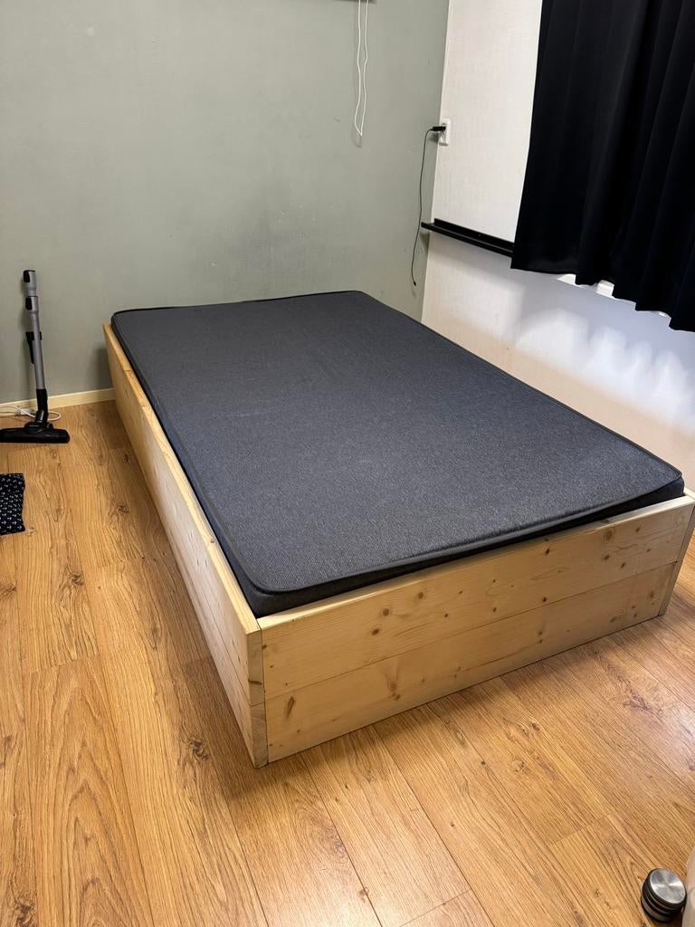 Bedframe gemaakt van steigerplanken, steigerhout 140x200  cm, Ophalen, Gebruikt, 140 cm, Steigerhout