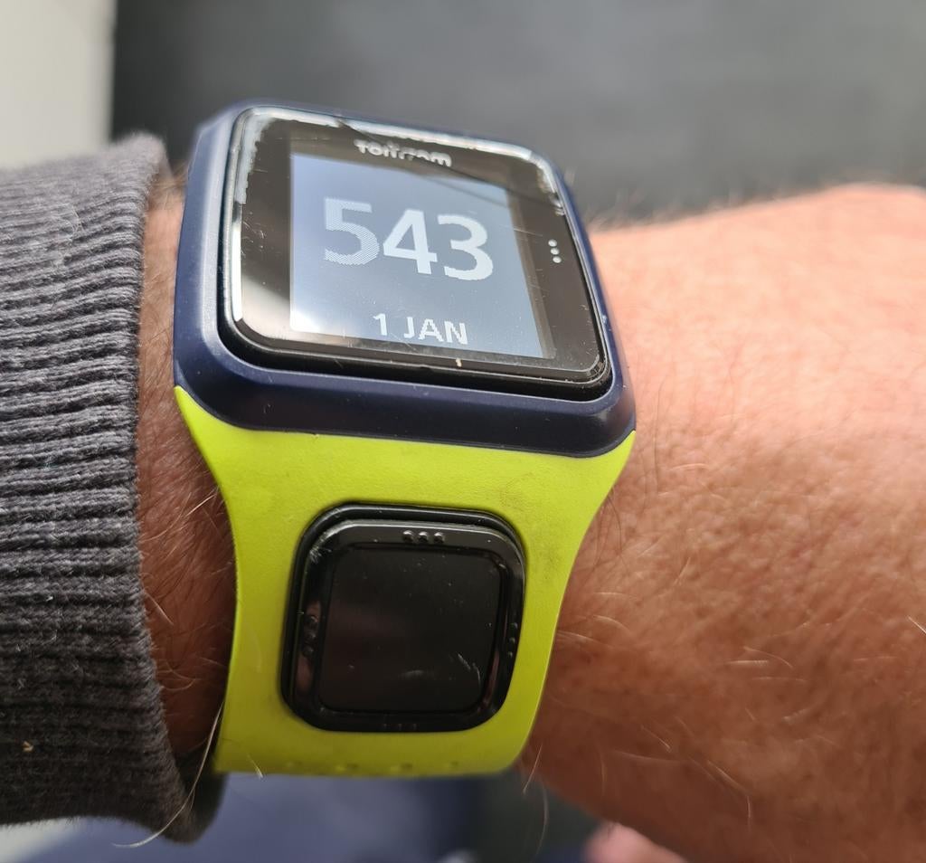 TomTom GPS Sporthorloge 8RS00 - geel bandje en oplader, Gebruikt, Geel, Ophalen of Verzenden, Afstand