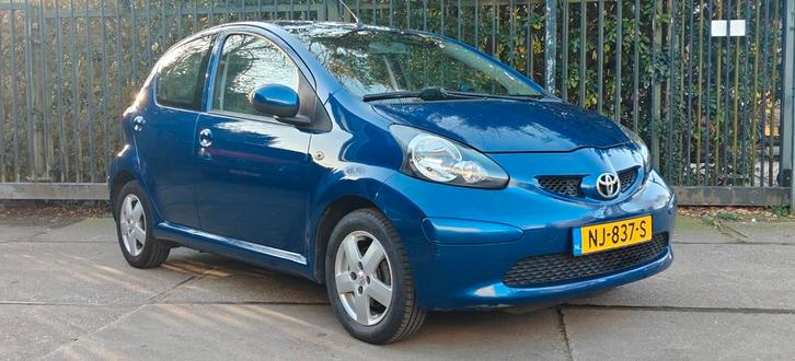 Toyota Aygo,airco,5deurs,nieuwe APK, Auto's, Toyota, Particulier, Aygo, ABS, Benzine, Hatchback, Handgeschakeld, Blauw, Zwart