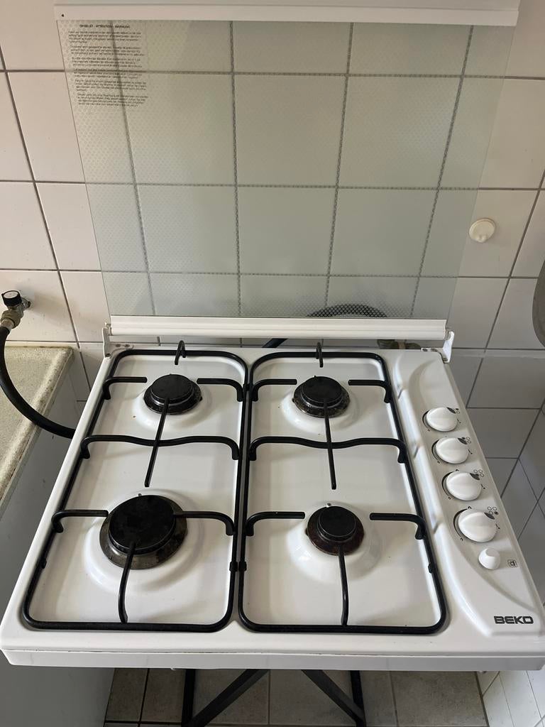 Beko Gas Kooktoestel met 4 Pitten en Glazen Deksel, Witgoed en Apparatuur, Fornuizen, Gebruikt, Vrijstaand, Gas, 4 kookzones, Minder dan 85 cm