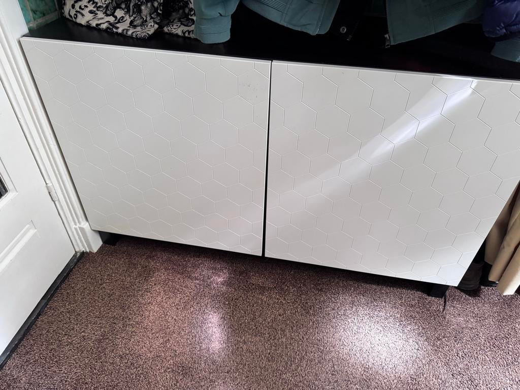 IKEA Kastje Donkerbruin met Reliëf Deuren 120x73x41 cm, Ophalen, Gebruikt