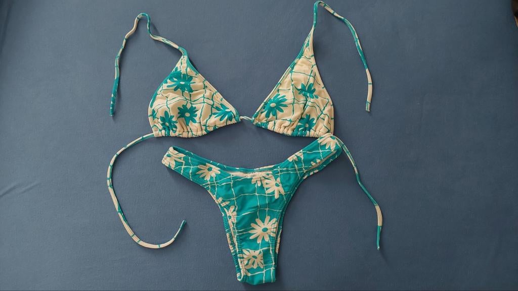 Blauw witte bloemetjes bikini - Maat S, Kleding | Dames, Badmode en Zwemkleding, Blauw, Ophalen of Verzenden, Gedragen, MAR-EGEN