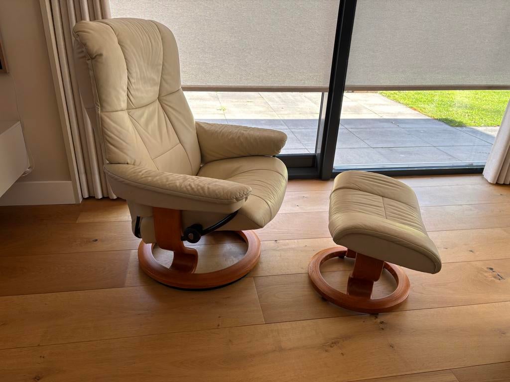 Stressless Relaxfauteuil met Hocker - Beige Leder, Huis en Inrichting, Ophalen, Gebruikt, Leer, 75 tot 100 cm