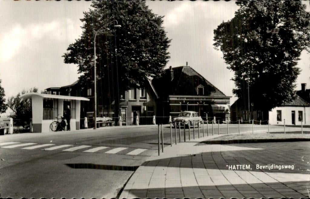 Hattem - Bevrijdingsweg - Straatgezicht, Ophalen of Verzenden, 1940 tot 1960, Ongelopen, Gelderland