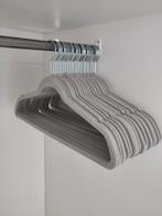 Anti-slip clothes hangers / Antislip-kleerhangers (x50), Kleding | Dames, Ophalen, Gebruikt, Fluweel, Volwassenen