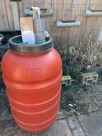 Regenton olijvenvat met regentonautomaat en afvoer, Tuin en Terras, 150 liter of meer, Ophalen, Gebruikt, Kunststof