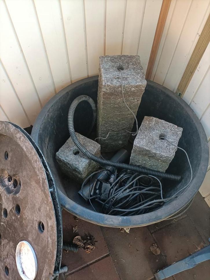 Tuinfontijn met granieten blokken, Tuin en Terras, Waterpartijen en Fonteinen, Gebruikt, Fontein, Graniet, Ophalen