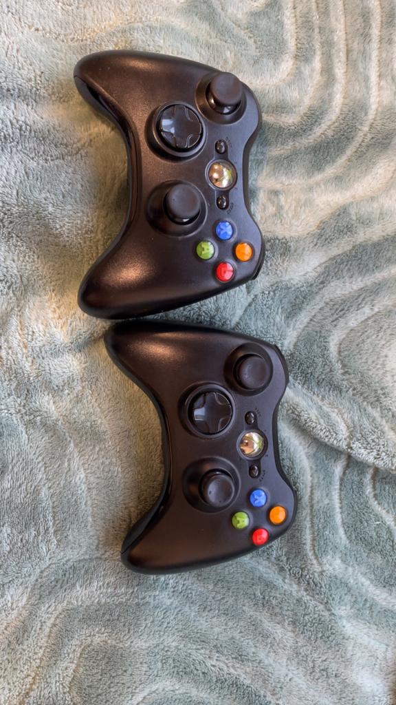 Xbox 360 E met 2 controllers en 6 games, Spelcomputers en Games, Spelcomputers | Xbox 360, Ophalen, 360 E, Met 2 controllers, Gebruikt