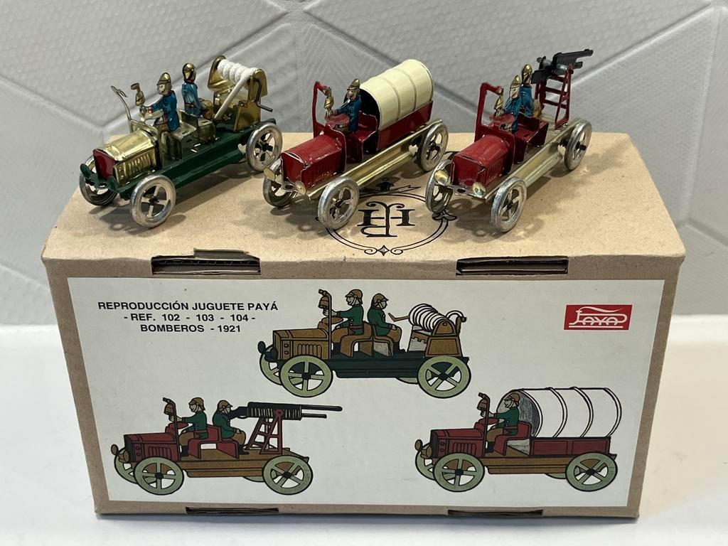 Vintage 3 blikken speelgoed PAYA brandweerauto’s + doos, Verzenden