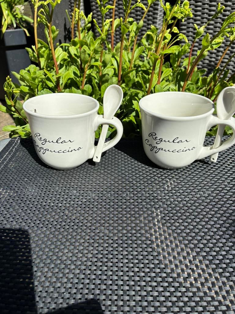2 Cappuchino mokken met lepeltje  Riviera maison, Ophalen of Verzenden, Zo goed als nieuw, Overige stijlen, Kop(pen) en/of Schotel(s)