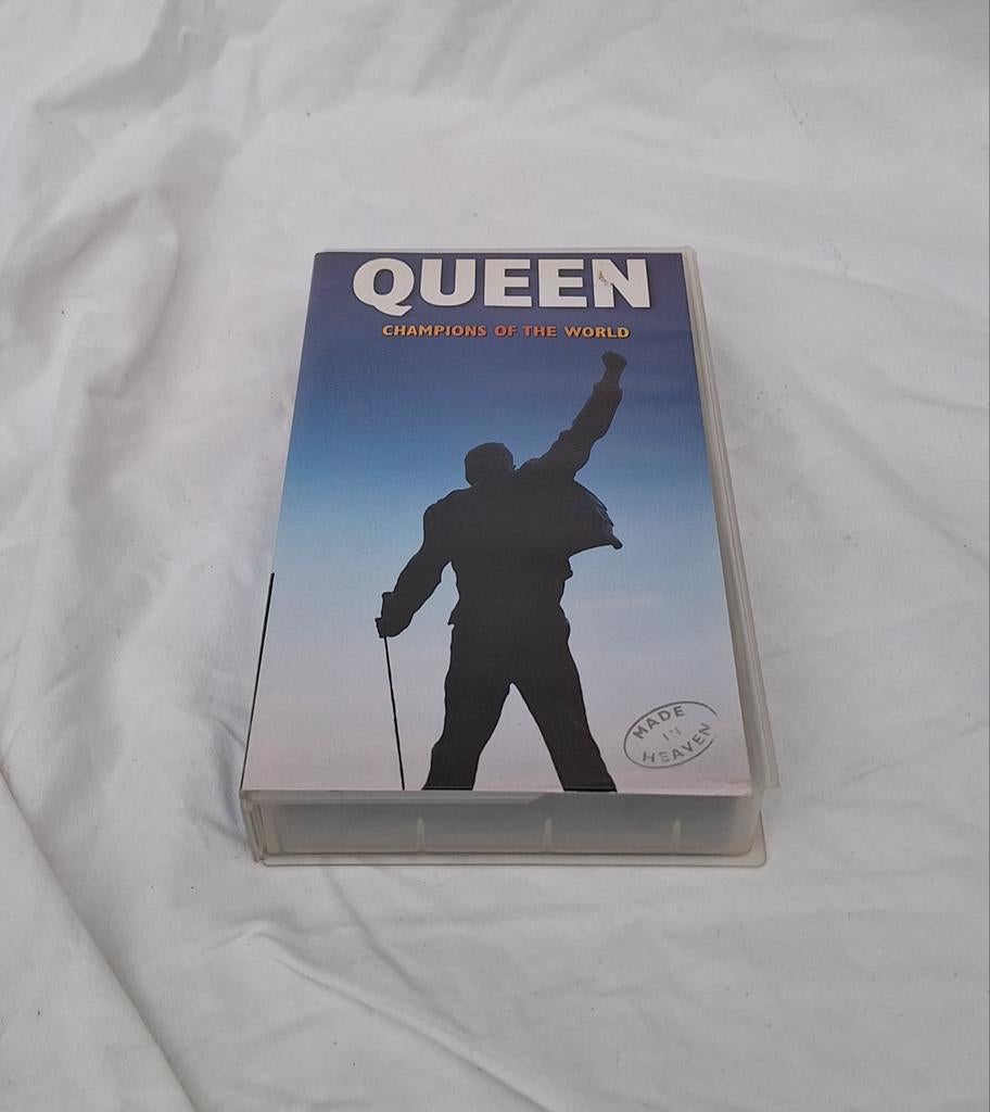 1 Queen VHS, Cd's en Dvd's, VHS | Documentaire, Tv en Muziek, Alle leeftijden, Ophalen of Verzenden, Gebruikt