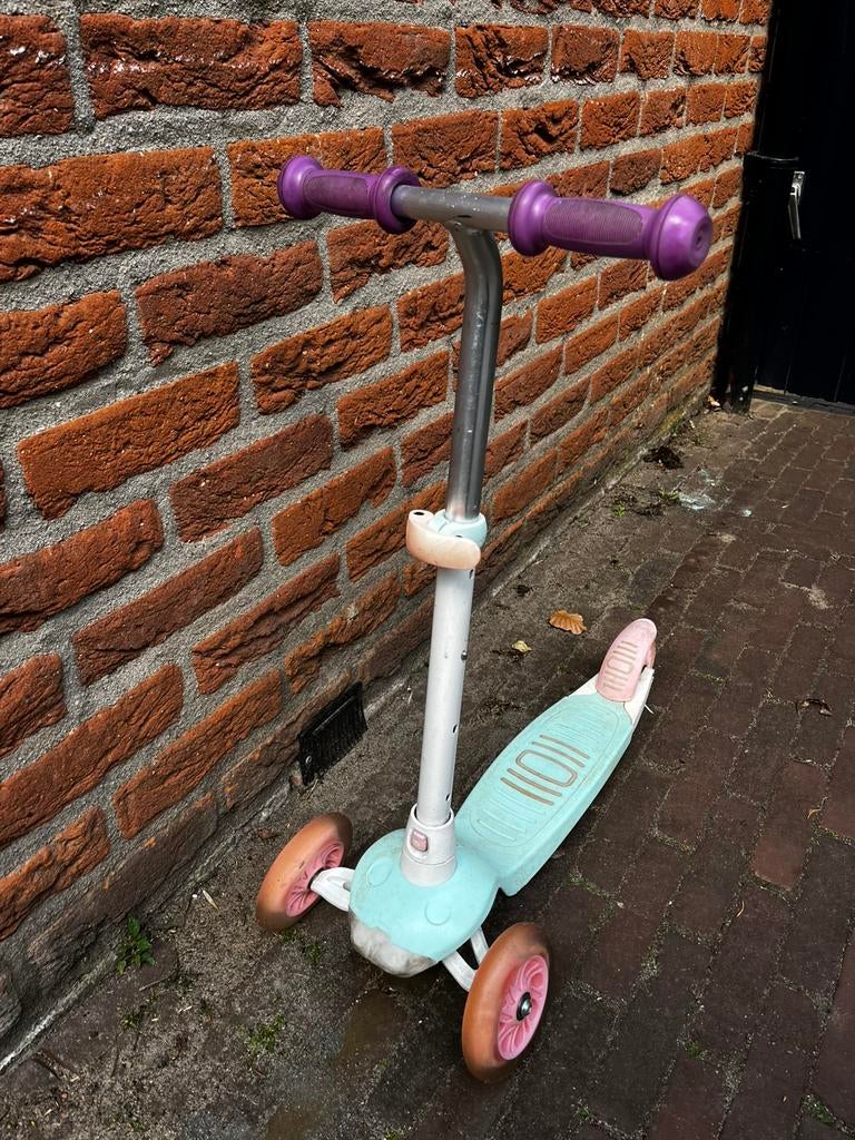 Oxelo driewielstep met lichtgevende wieltjes lichtblauw, Fietsen en Brommers, Steps, Ophalen, Gebruikt, Gewone step