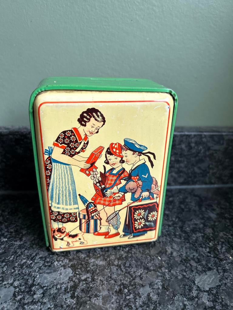 Vintage blikken spaarpot met afbeeldingen, Verzamelen, Spaarpotten, Ophalen of Verzenden, Gebruikt, Metaal of Blik, Overige thema's