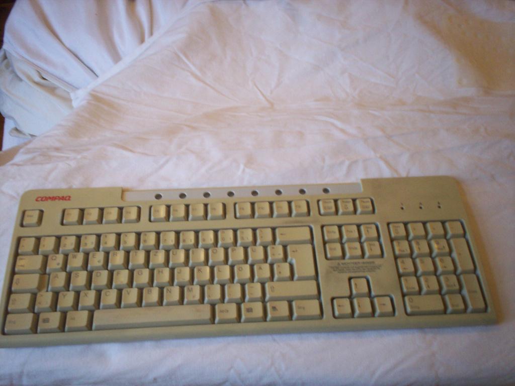 Compaq KB0133 toetsenbord Tastatur qwertz PS/2 schoon getest, Computers en Software, Toetsenborden, Ophalen of Verzenden, Overige indelingen