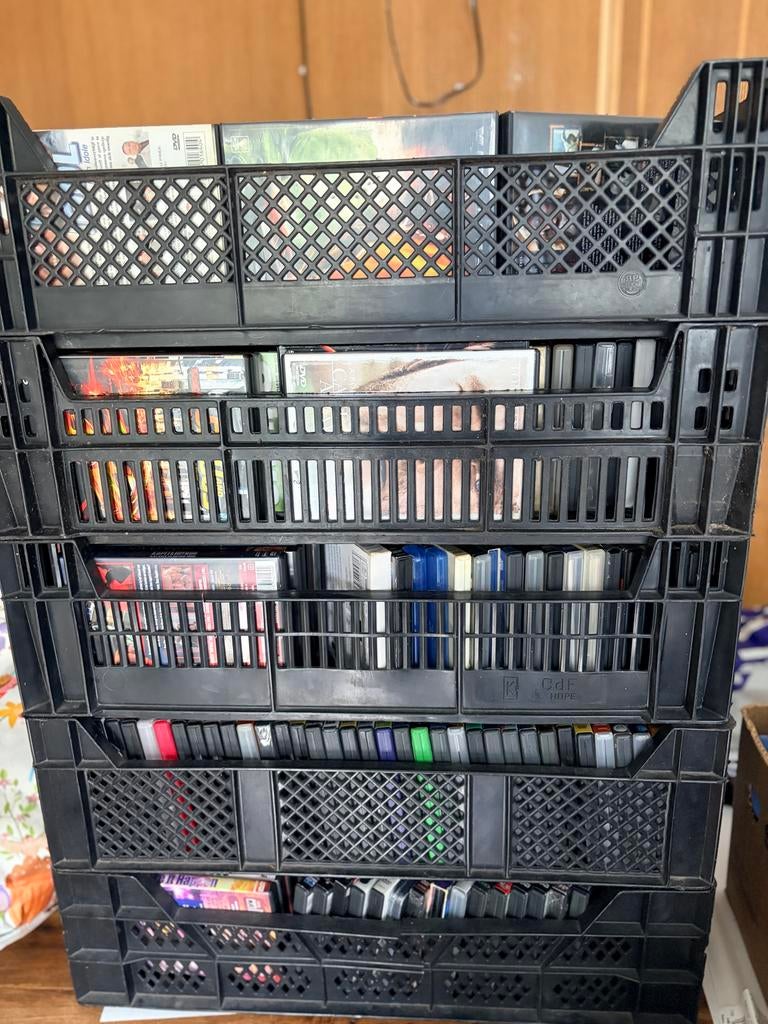 Grote partij dvd's (circa 325 stuks alle genres), Alle leeftijden, Ophalen, Gebruikt