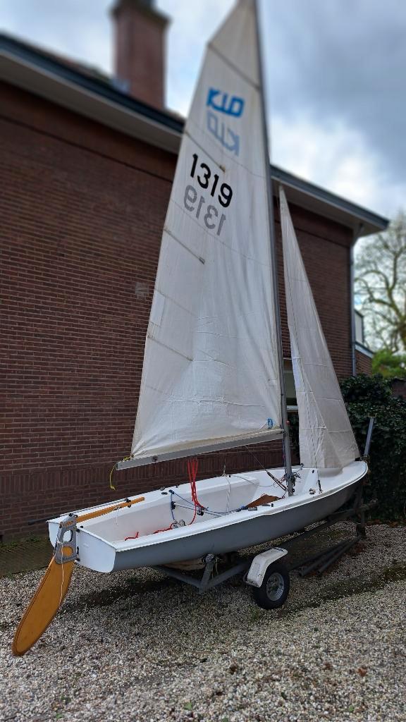 zeilboot KID - sportieve jeugdboot, Watersport en Boten, Zeilen en Zeiltoebehoren, Gebruikt, Genua of Fok, Minder dan 15 m², 3 tot 6 meter