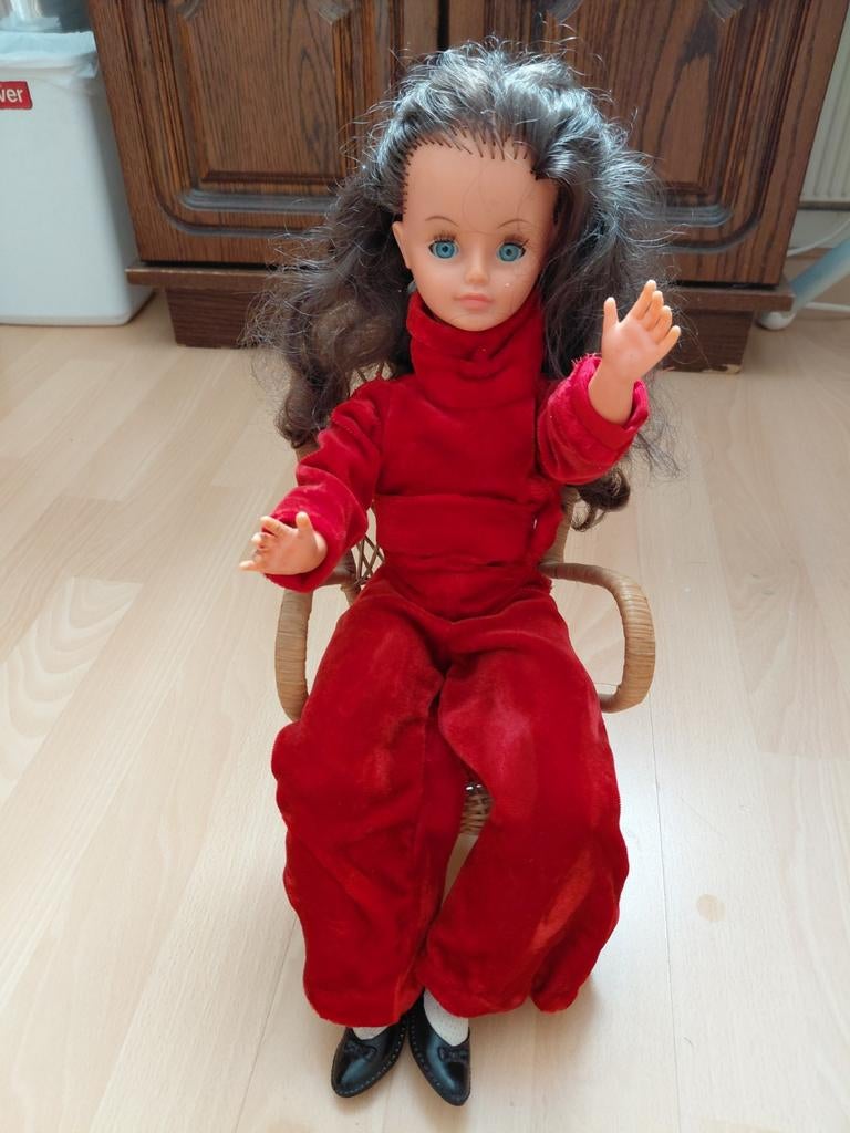 Rieten stoeltje met  sierpop., Ophalen, Pop